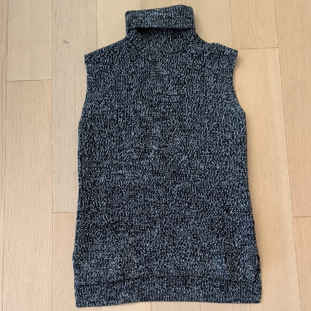 Everlane Black and White Knit Sweater